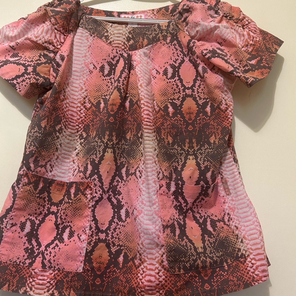 Koi by Kathy Peterson Pink Snake-Print Women’s Top M Poly Cotton Spandex